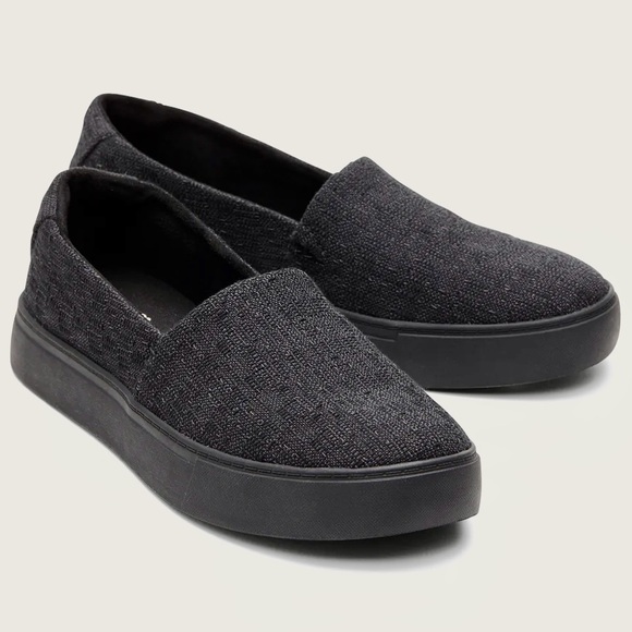 Toms Shoes - LIKE NEW Tom’s Kameron all black slip on sneakers 8